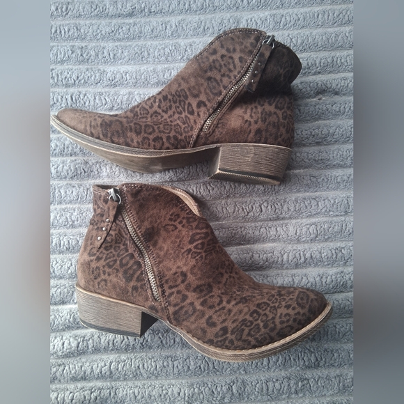 Very G Brown Leopard Print Ankle Boots With Zipper - Picture 3 of 10
